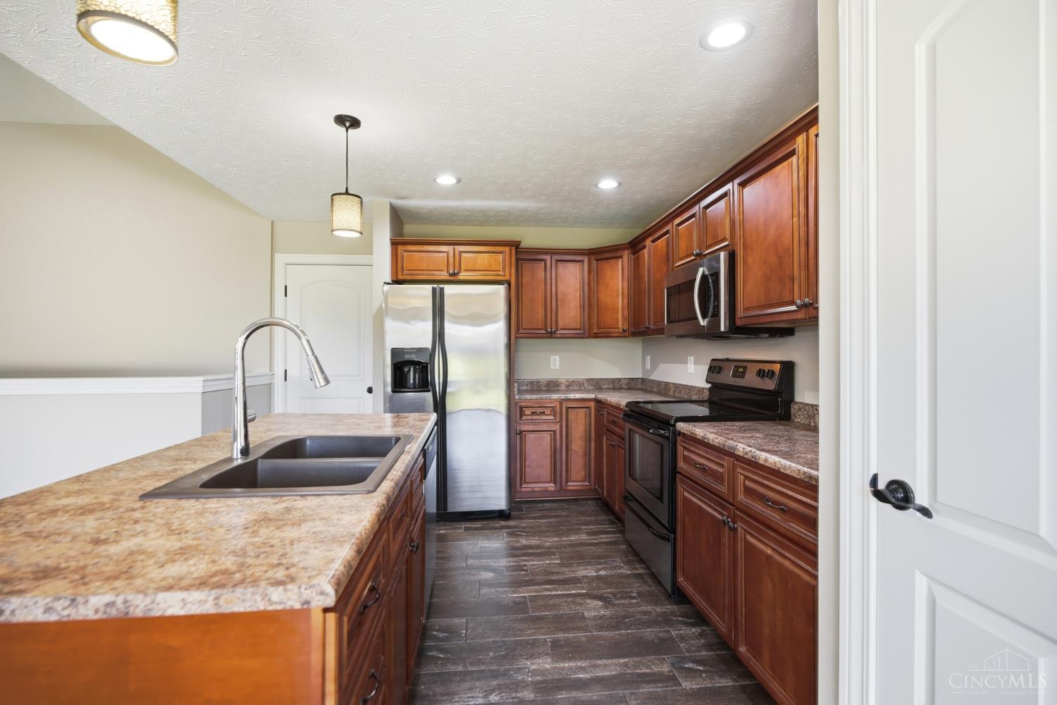 330 Deep Woods Court, Carlisle, OH, 45005 — photo 12