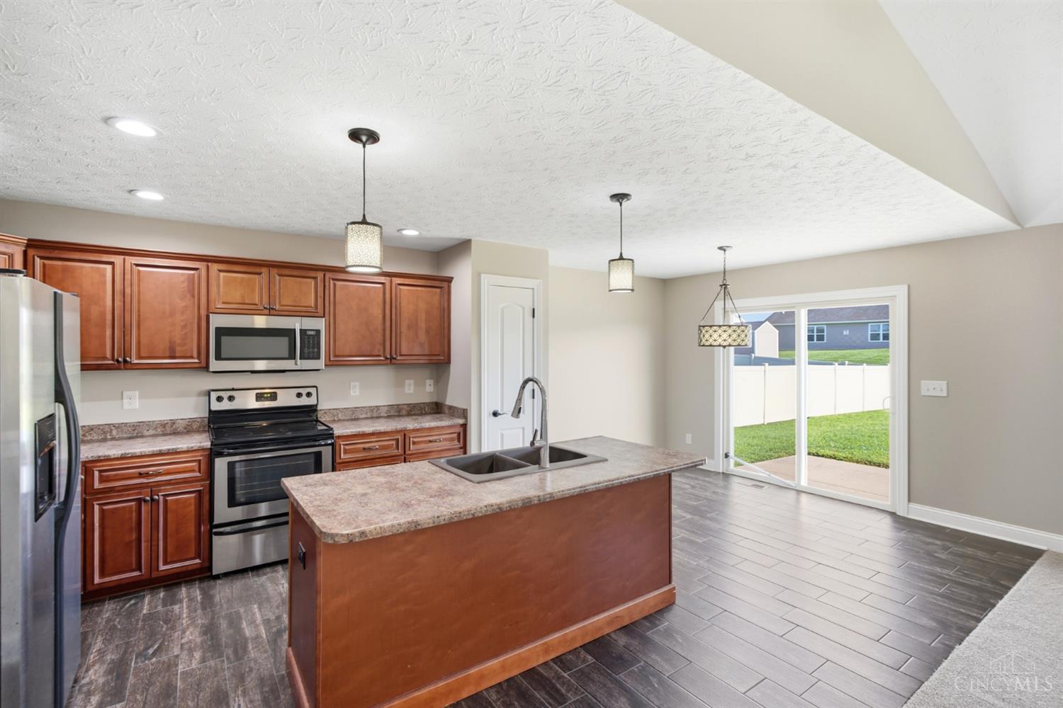 330 Deep Woods Court, Carlisle, OH, 45005 — photo 11