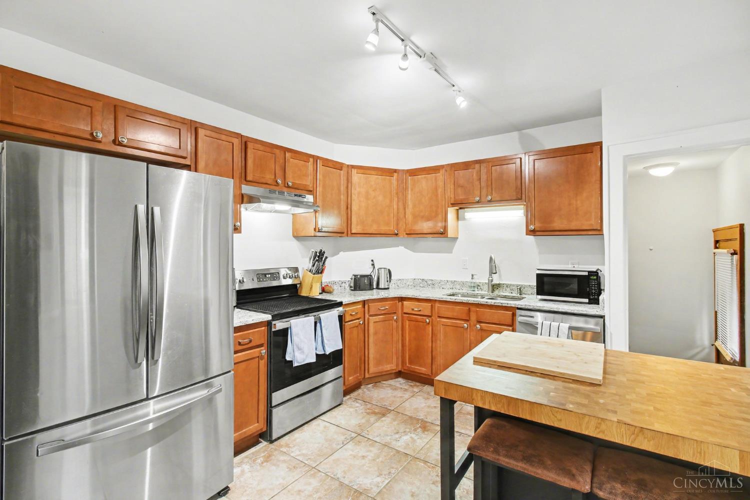 3058 Penrose Place, Cincinnati, OH, 45211 — photo 3