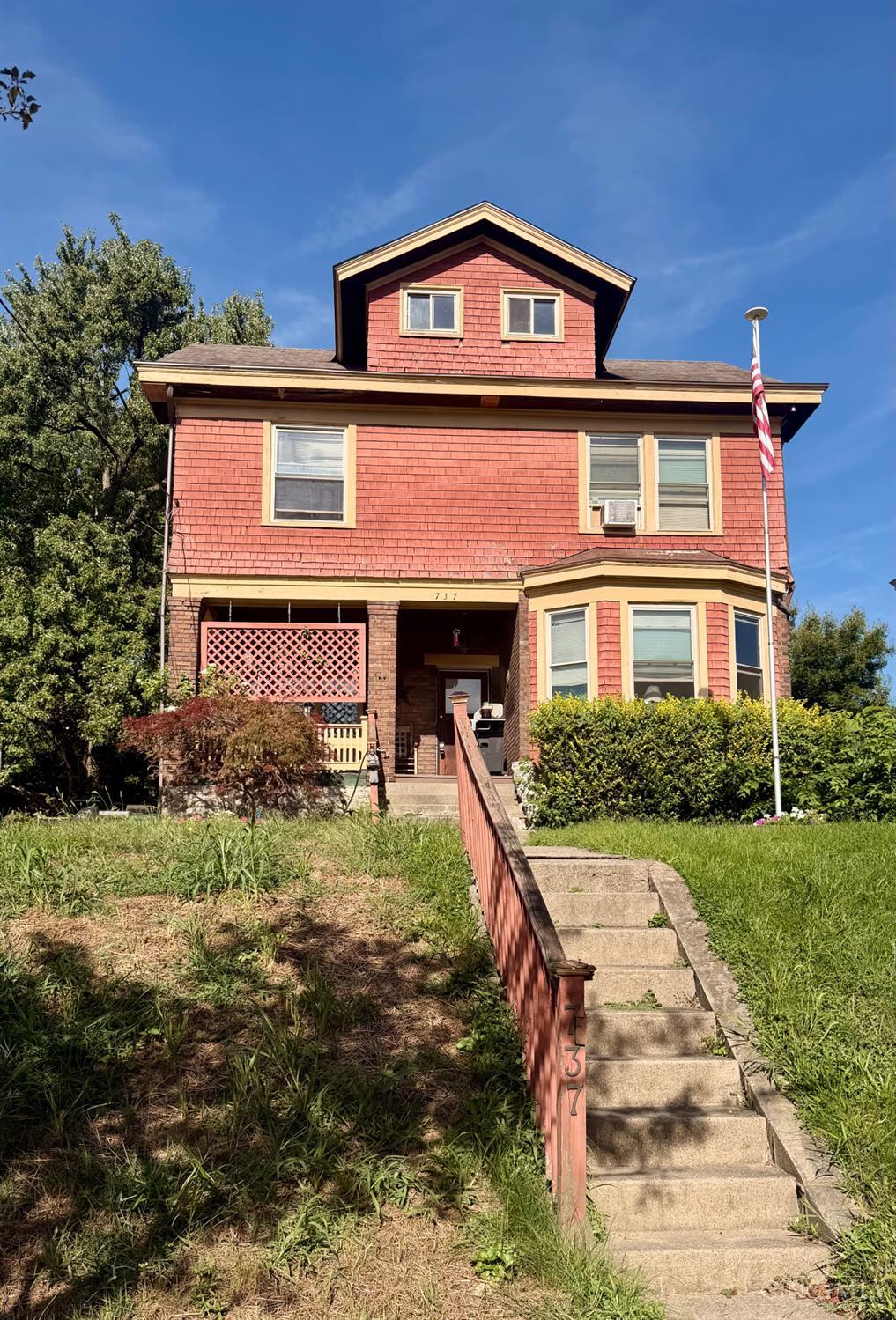 737 Hawthorne Avenue