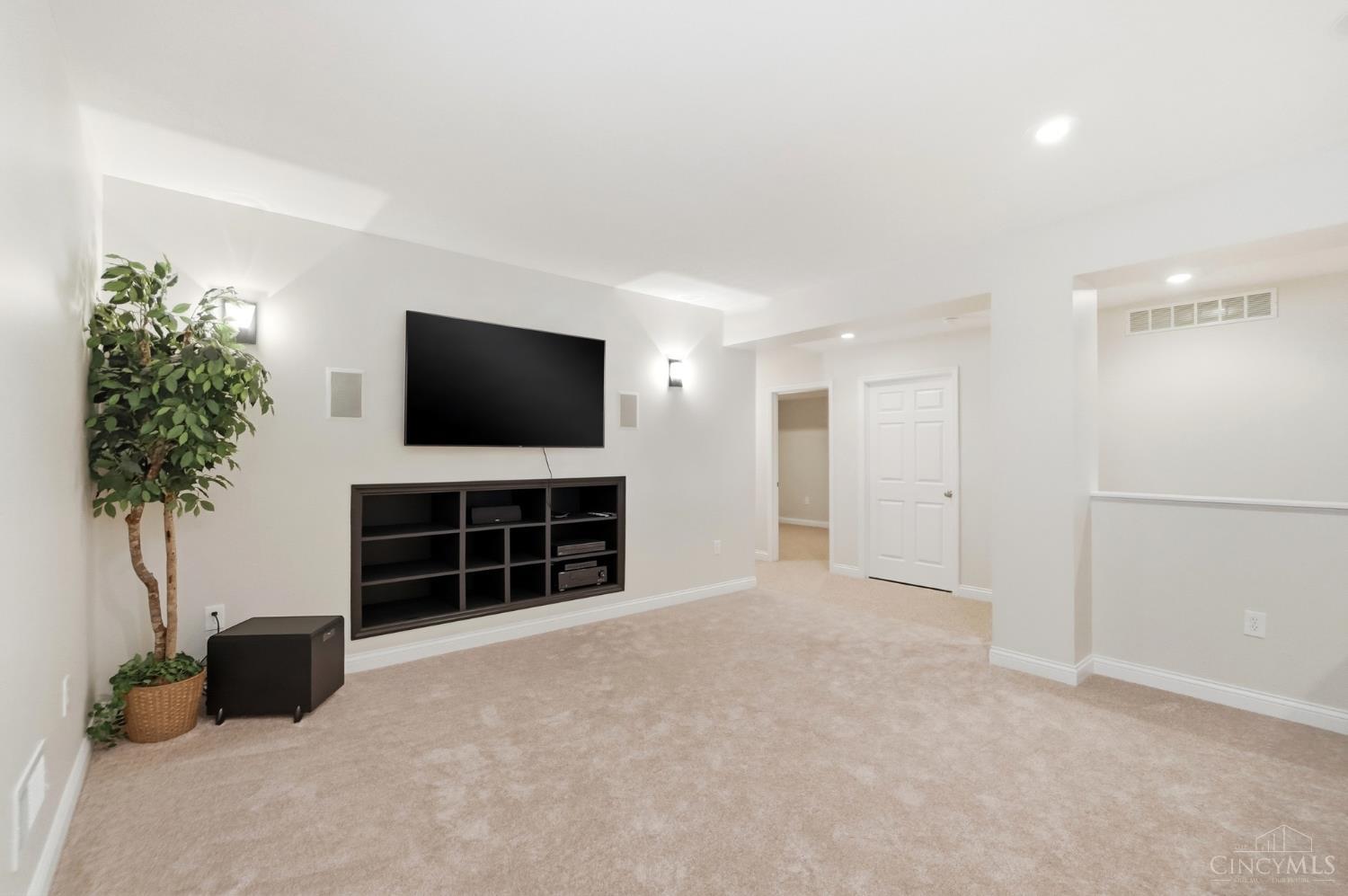 655 Hyacinth Road