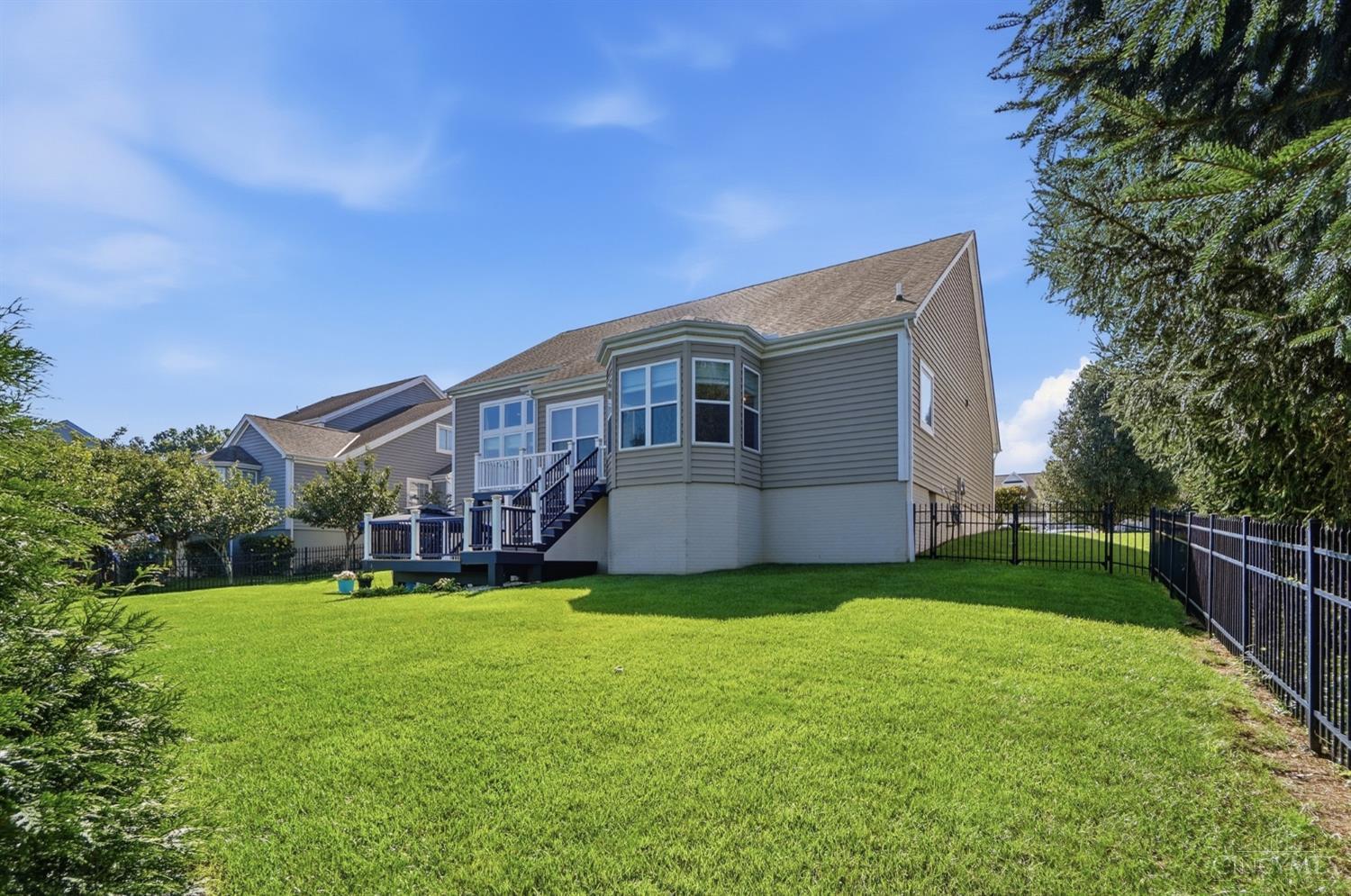 655 Hyacinth Road