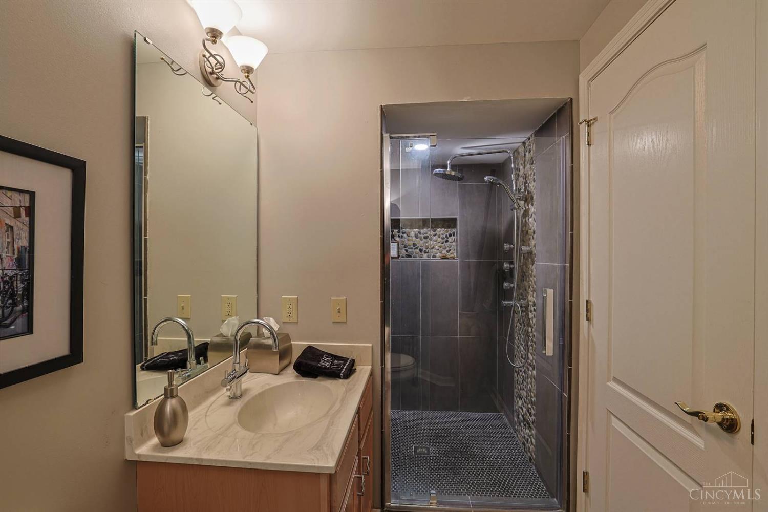 11127 Huntwicke Place, Blue Ash, OH, 45241 — photo 40
