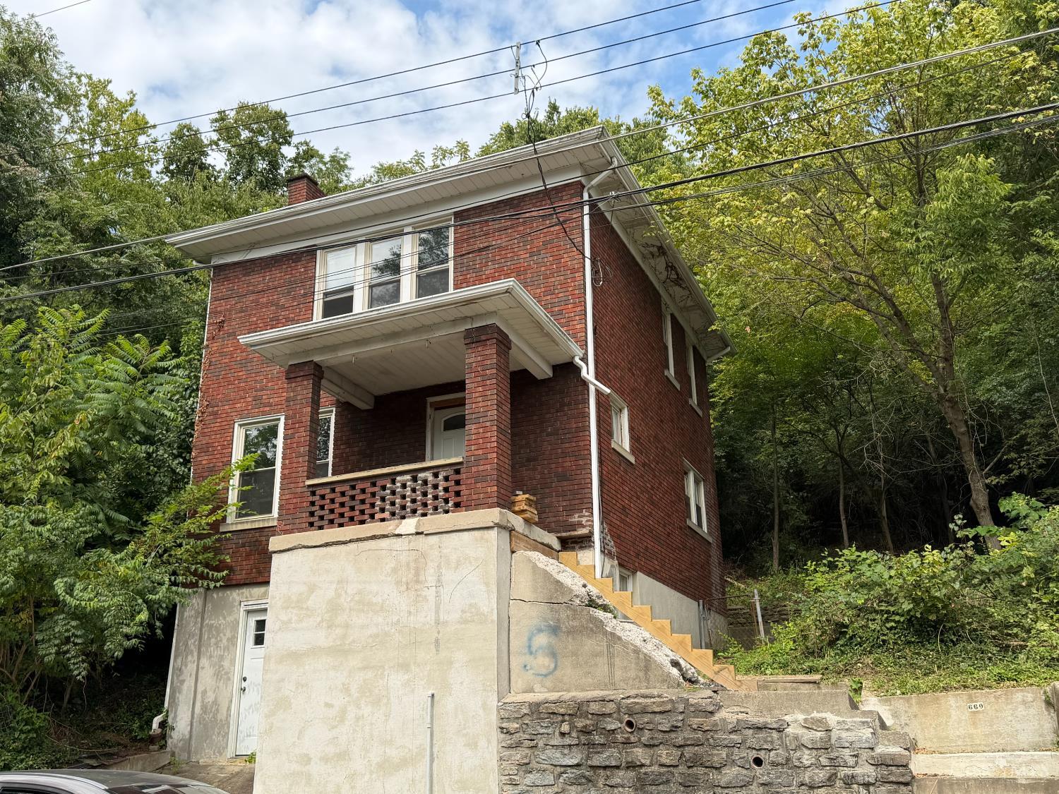 660 Steiner Avenue