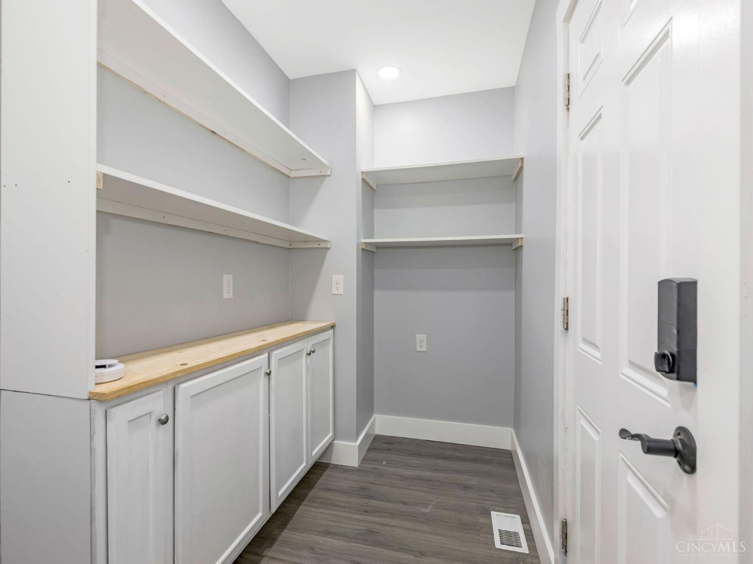 5520 Davies Place, Cincinnati, OH, 45227 — photo 11