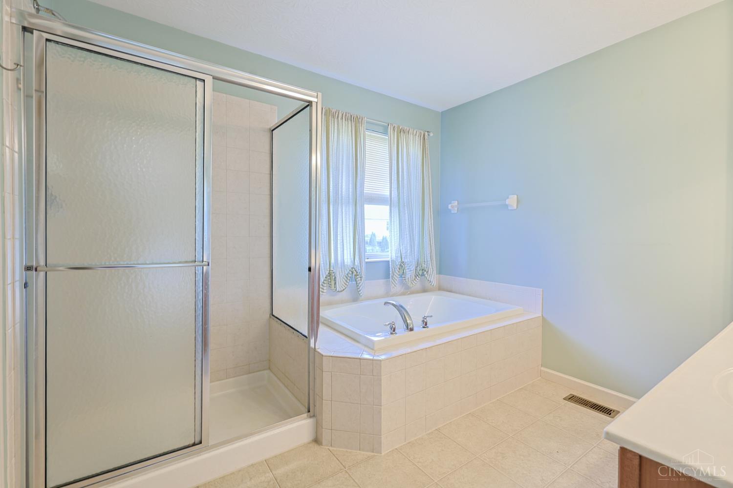 6469 Hampshire Trail, Liberty Twp, OH, 45044 — photo 33