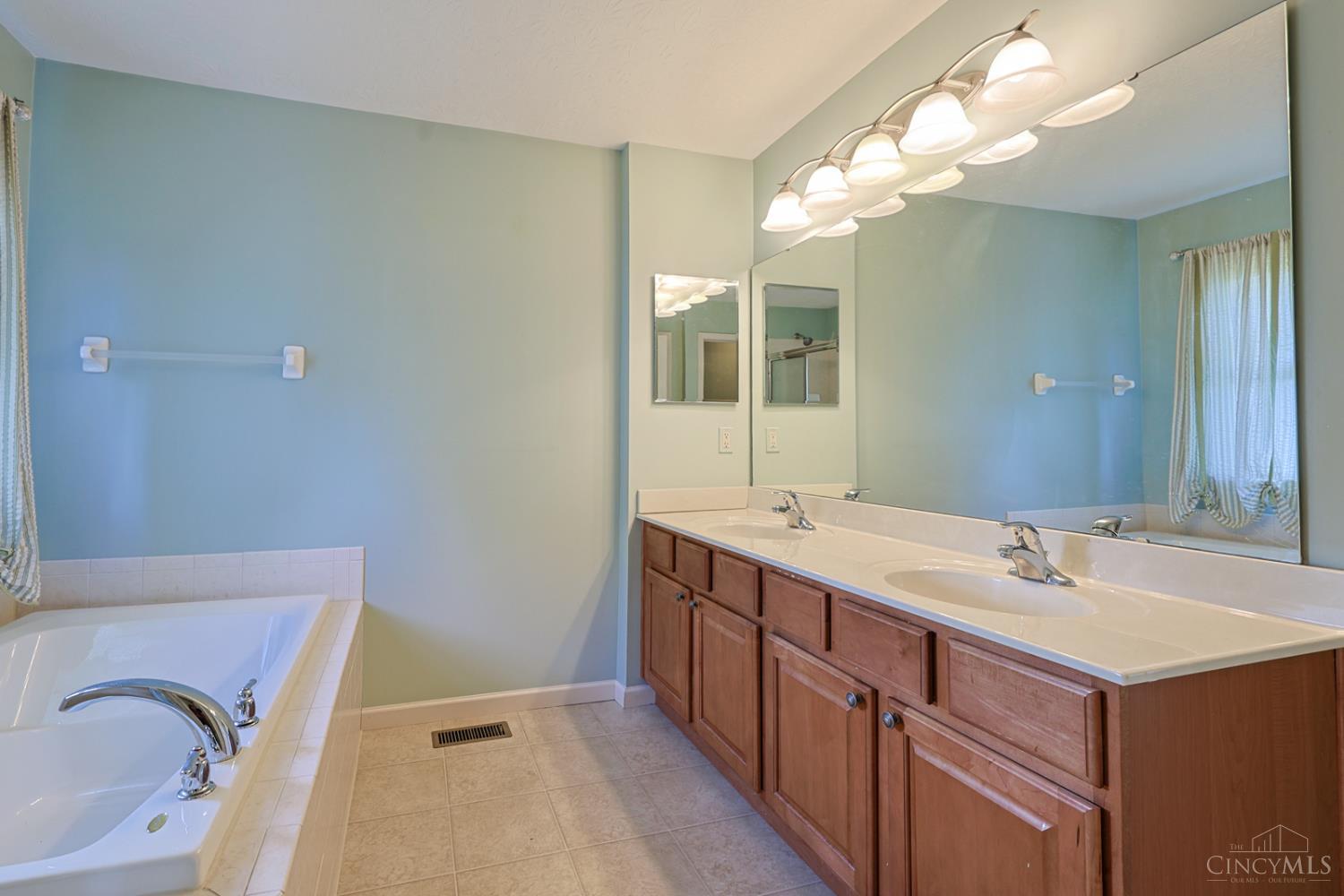 6469 Hampshire Trail, Liberty Twp, OH, 45044 — photo 32