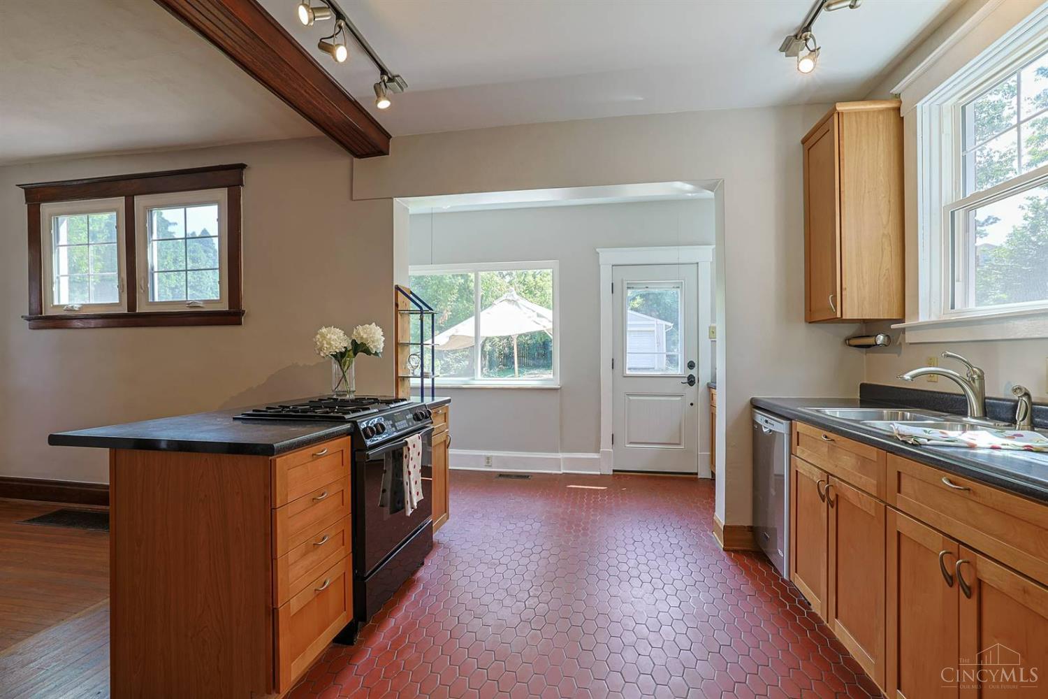 1655 Westmoreland Avenue, Cincinnati, OH, 45223 — photo 14