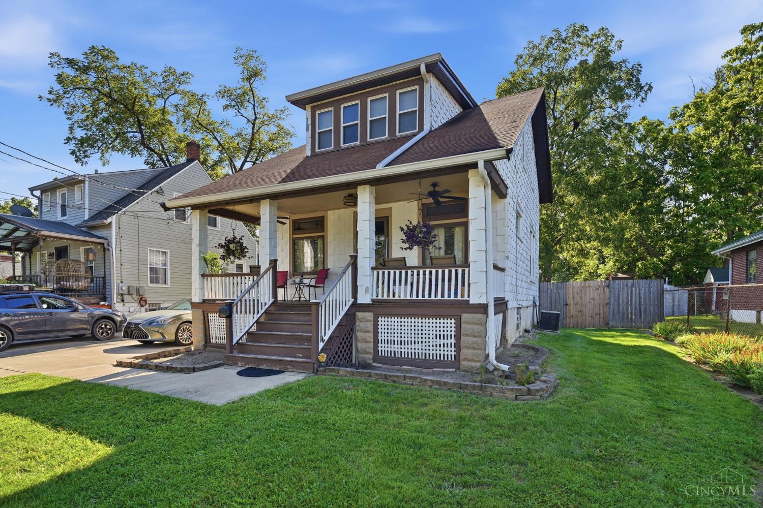 Photo 1 of Single family home for sale at 709 Oak Ave, Wyoming, OH 45215 | MLS# 1892060 | Listing updated on 2026-09-01