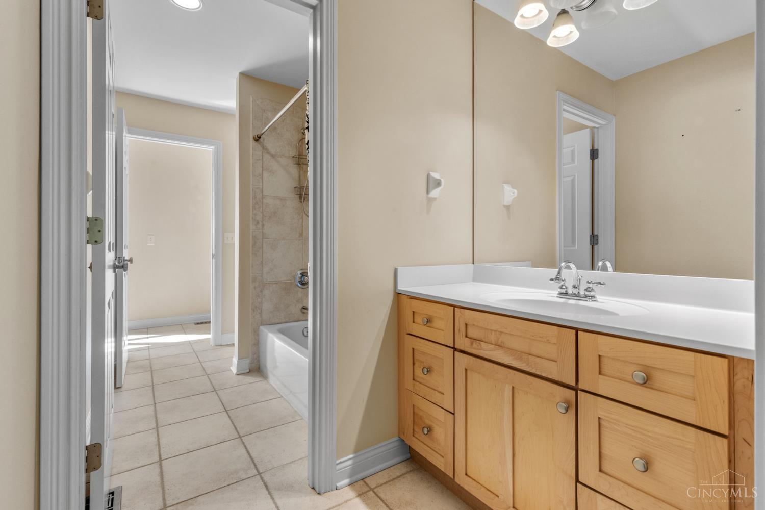 1046 Tuscany Place, Cincinnati, OH, 45226 — photo 41