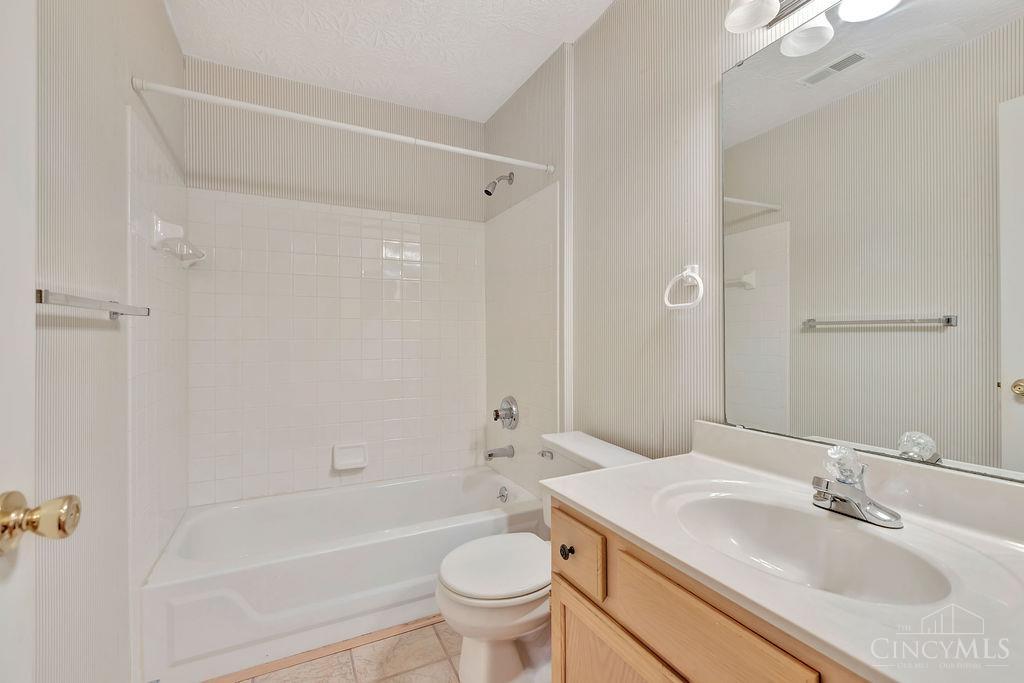 120 Carrington Lane #102, Loveland, OH, 45140 — photo 9