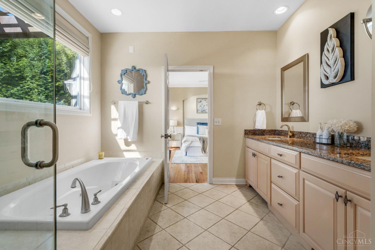 1046 Tuscany Place, Cincinnati, OH, 45226 — photo 20