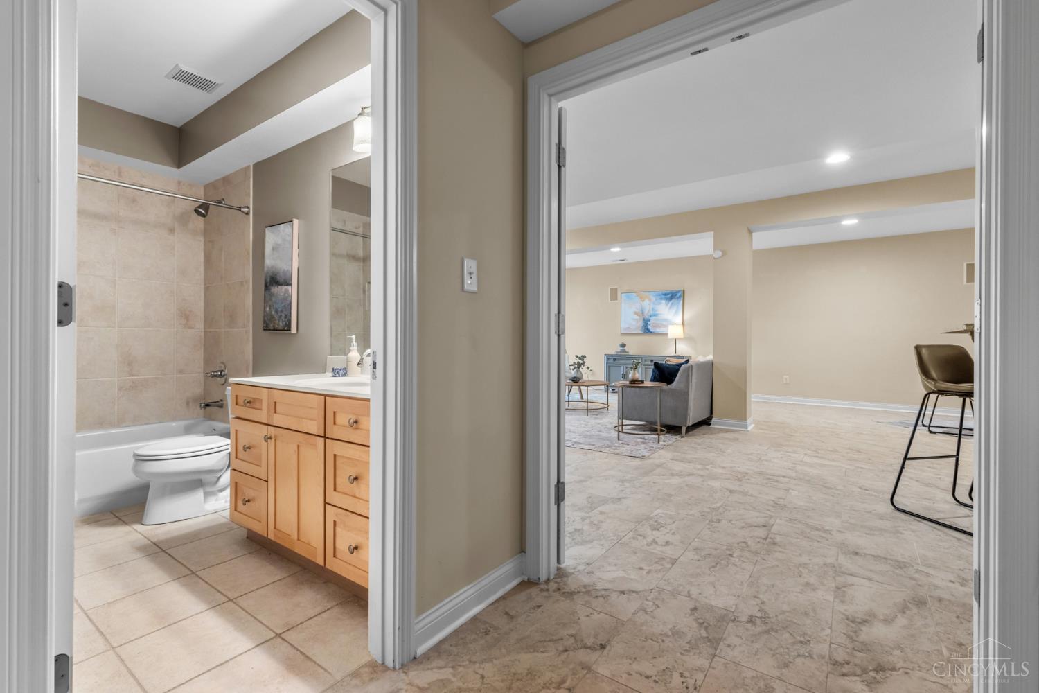 1046 Tuscany Place, Cincinnati, OH, 45226 — photo 45