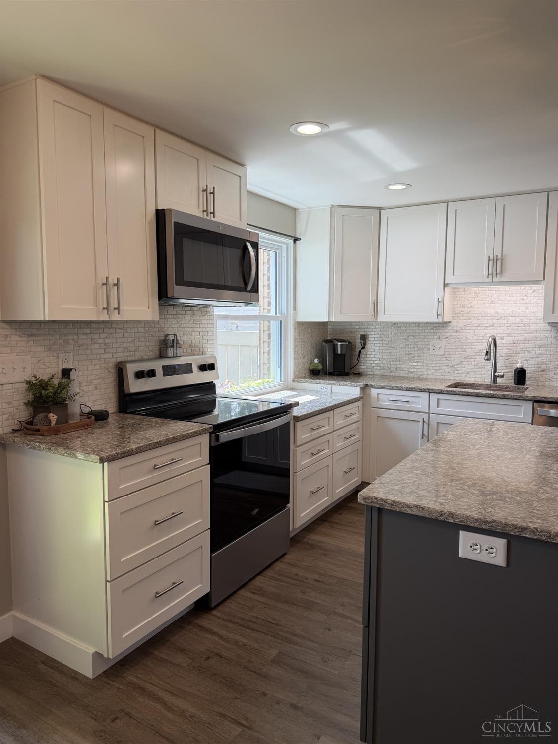 Listing Photo 3 - Condo for sale in building located at 1442 Long Island Ct, Beavercreek, OH 45434