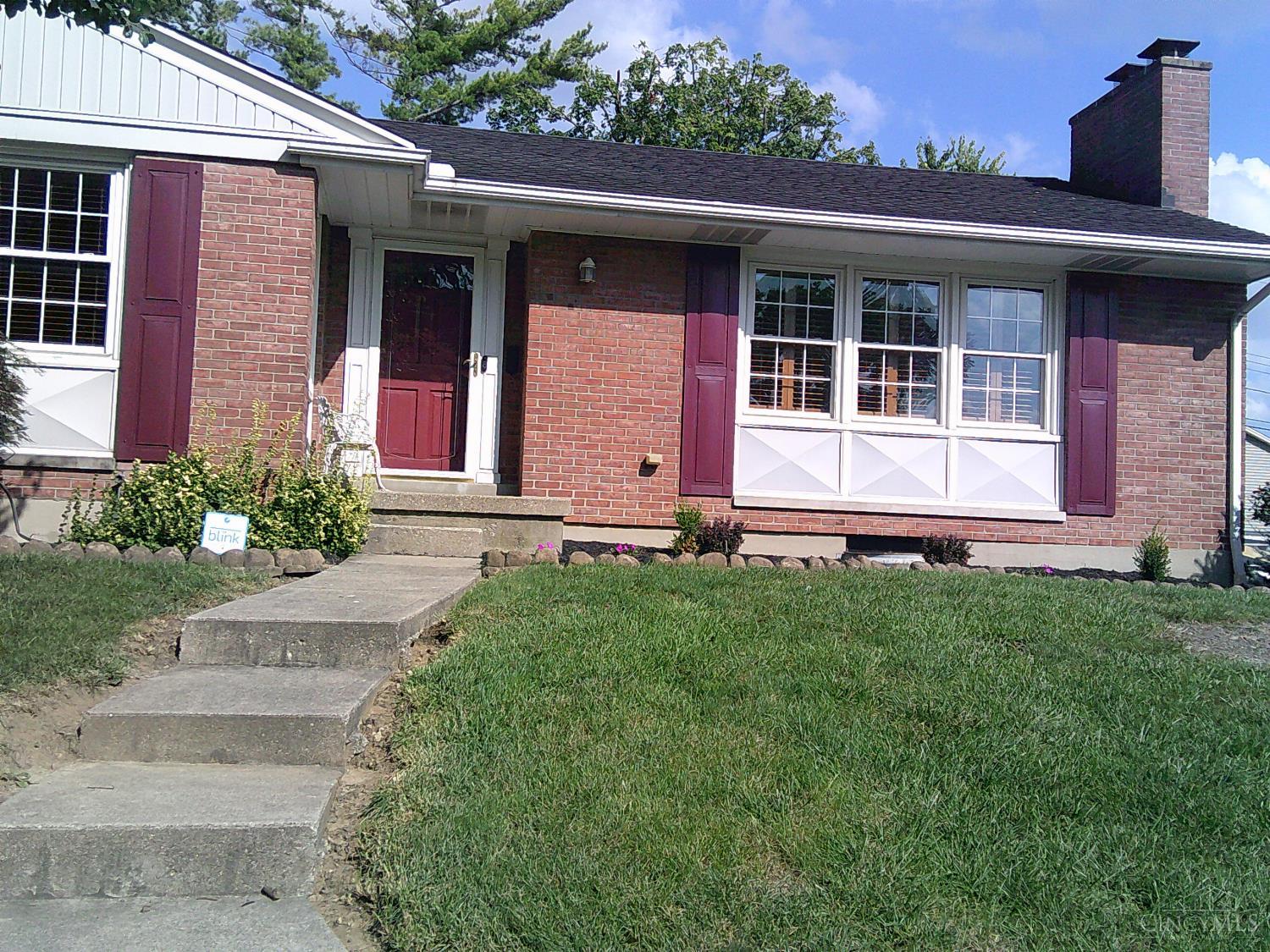 Photo 2 of Single family home for sale at 301 Jackson Ln, Middletown, OH 45044 | MLS# 1892365 | Listing updated on 2026-09-15