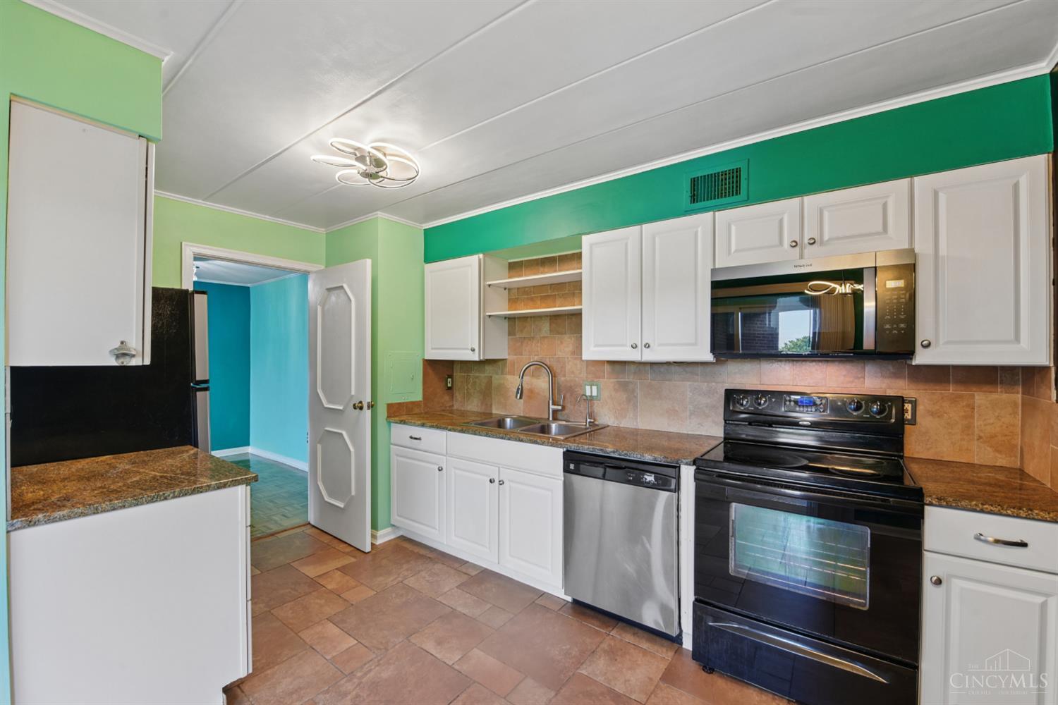 880 Rue De La Paix #A5, Cincinnati, OH, 45220 — photo 16