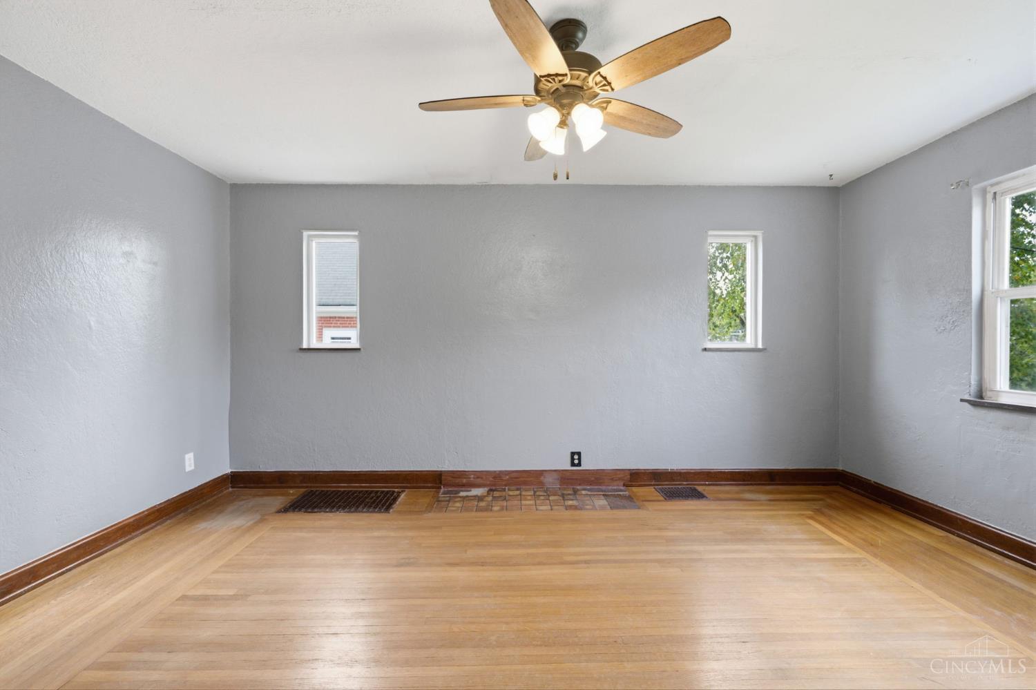 4056 Mcfarran Avenue, Cheviot, OH, 45211 — photo 4