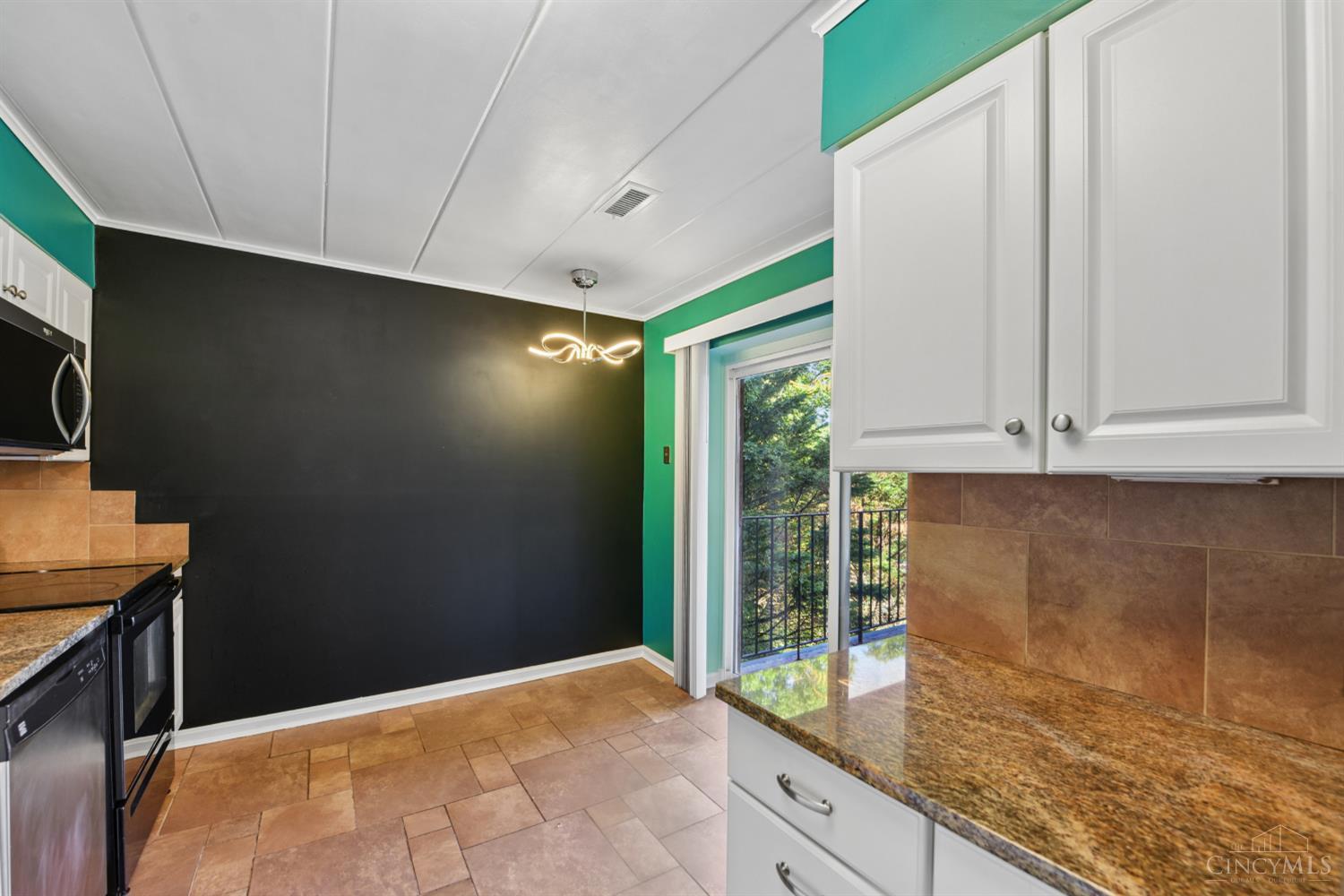 880 Rue De La Paix #A5, Cincinnati, OH, 45220 — photo 14