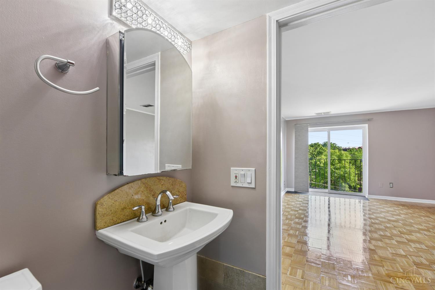 880 Rue De La Paix #A5, Cincinnati, OH, 45220 — photo 27