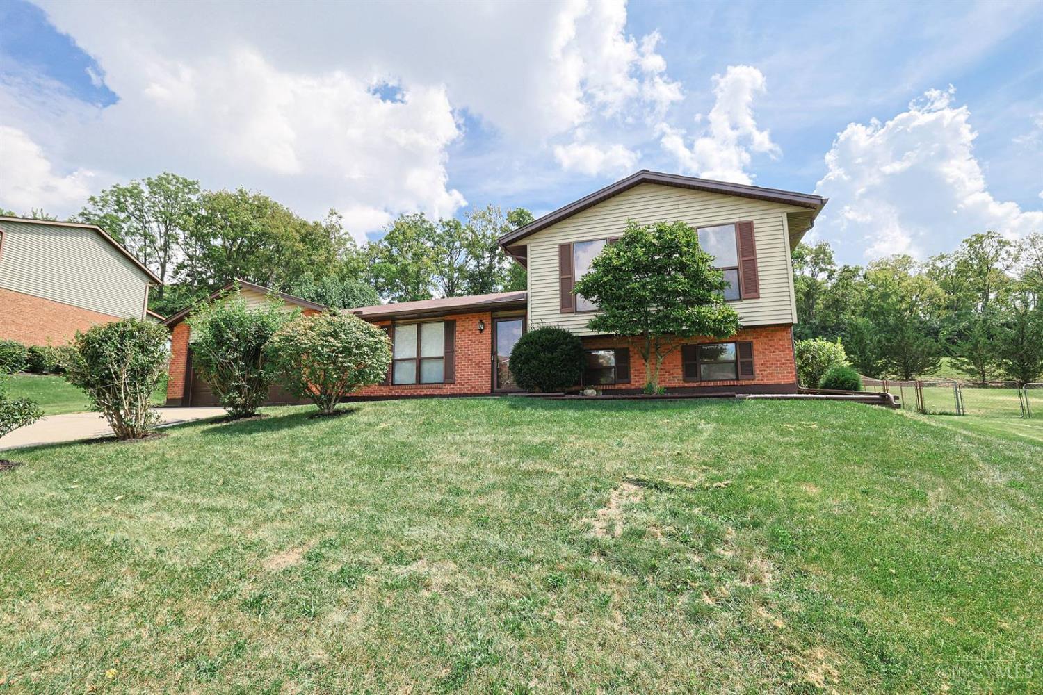 Photo 2 of Single family home for sale at 5587 Boehm Dr, Fairfield, OH 45014 | MLS# 1892510 | Listing updated on 2026-09-05