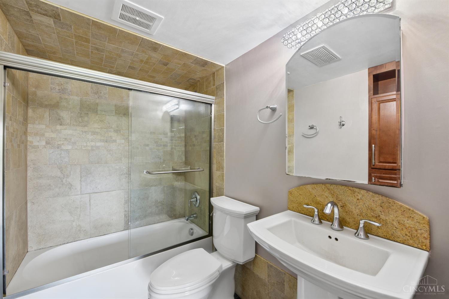 880 Rue De La Paix #A5, Cincinnati, OH, 45220 — photo 26