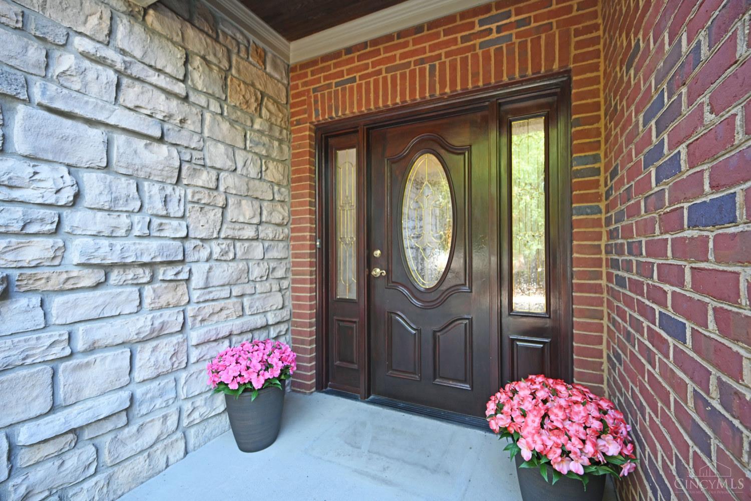 Photo 3 of Sale Pending at 4842 Tillinghast Ct, Mason, OH 45040 | MLS# 1892748 | Listing updated on 2026-09-14
