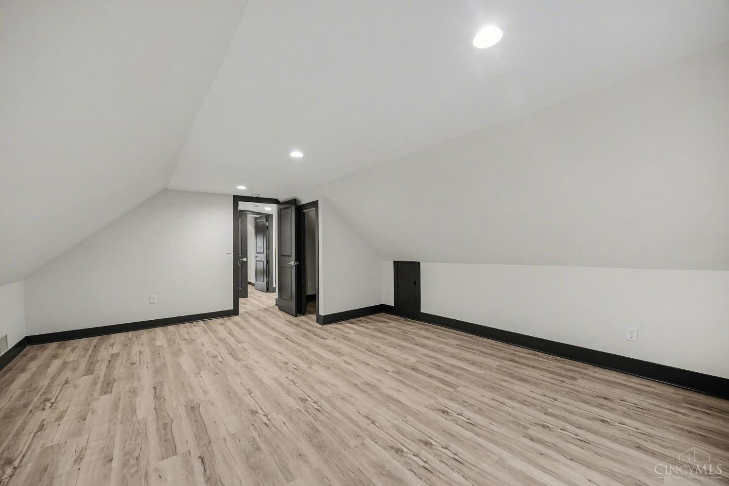 112 Valencia Street, Cincinnati, OH, 45219 — photo 21