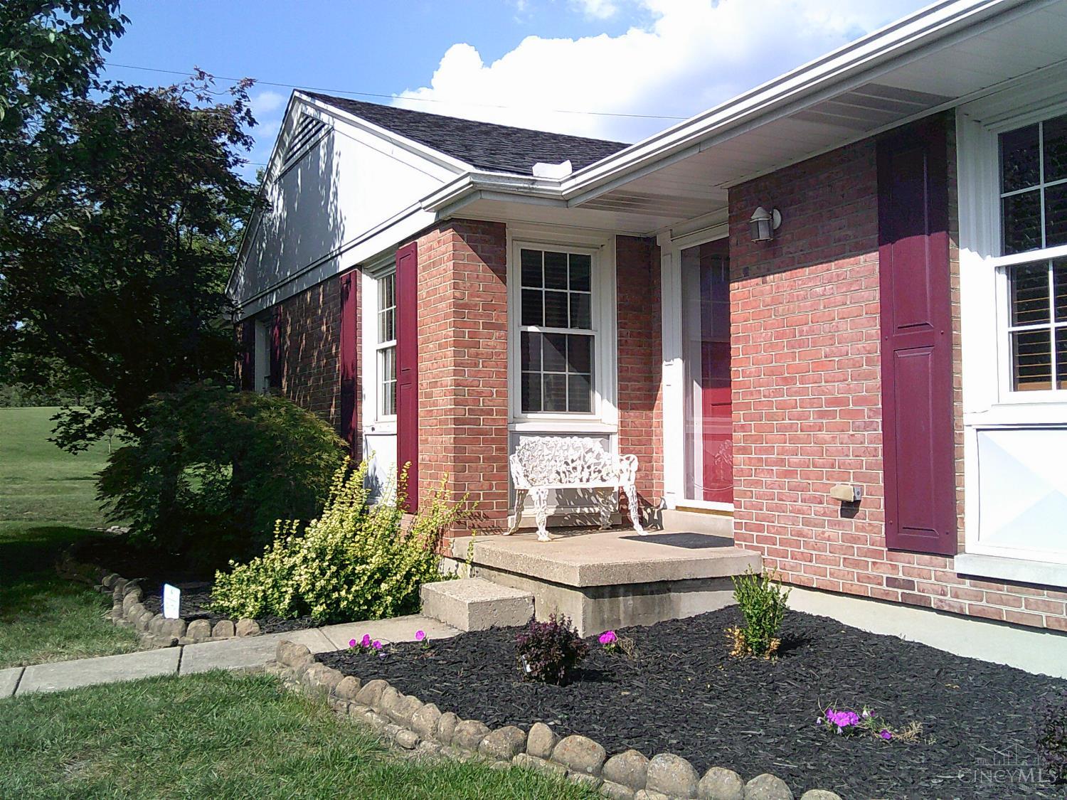 Photo 2 of Single family home for sale at 301 Jackson Ln, Middletown, OH 45044 | MLS# 1892365 | Listing updated on 2026-09-15