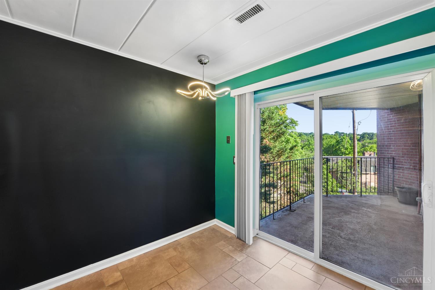 880 Rue De La Paix #A5, Cincinnati, OH, 45220 — photo 15