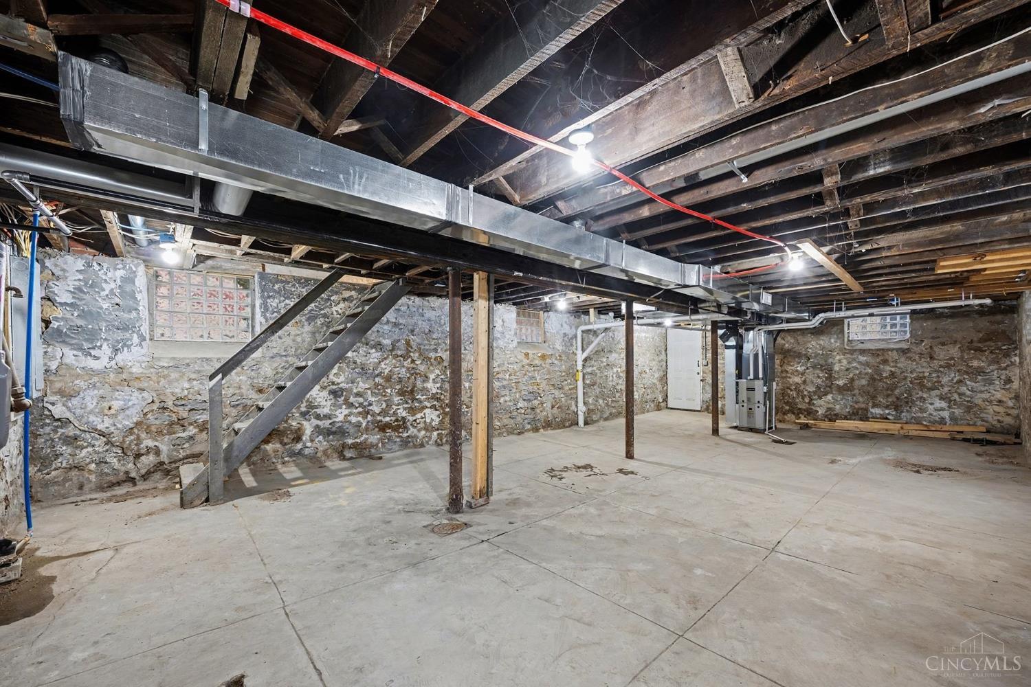 112 Valencia Street, Cincinnati, OH, 45219 — photo 24