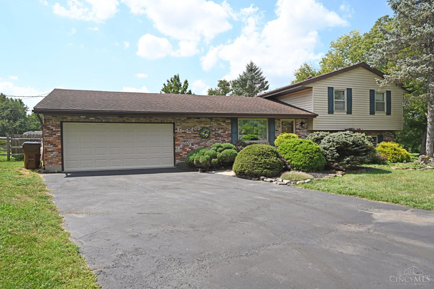 Photo 2 of Single family home for sale at 4007 Greatus Dr, Fairfield Twp, OH 45011 | MLS# 1892834 | Listing updated on 2026-09-04