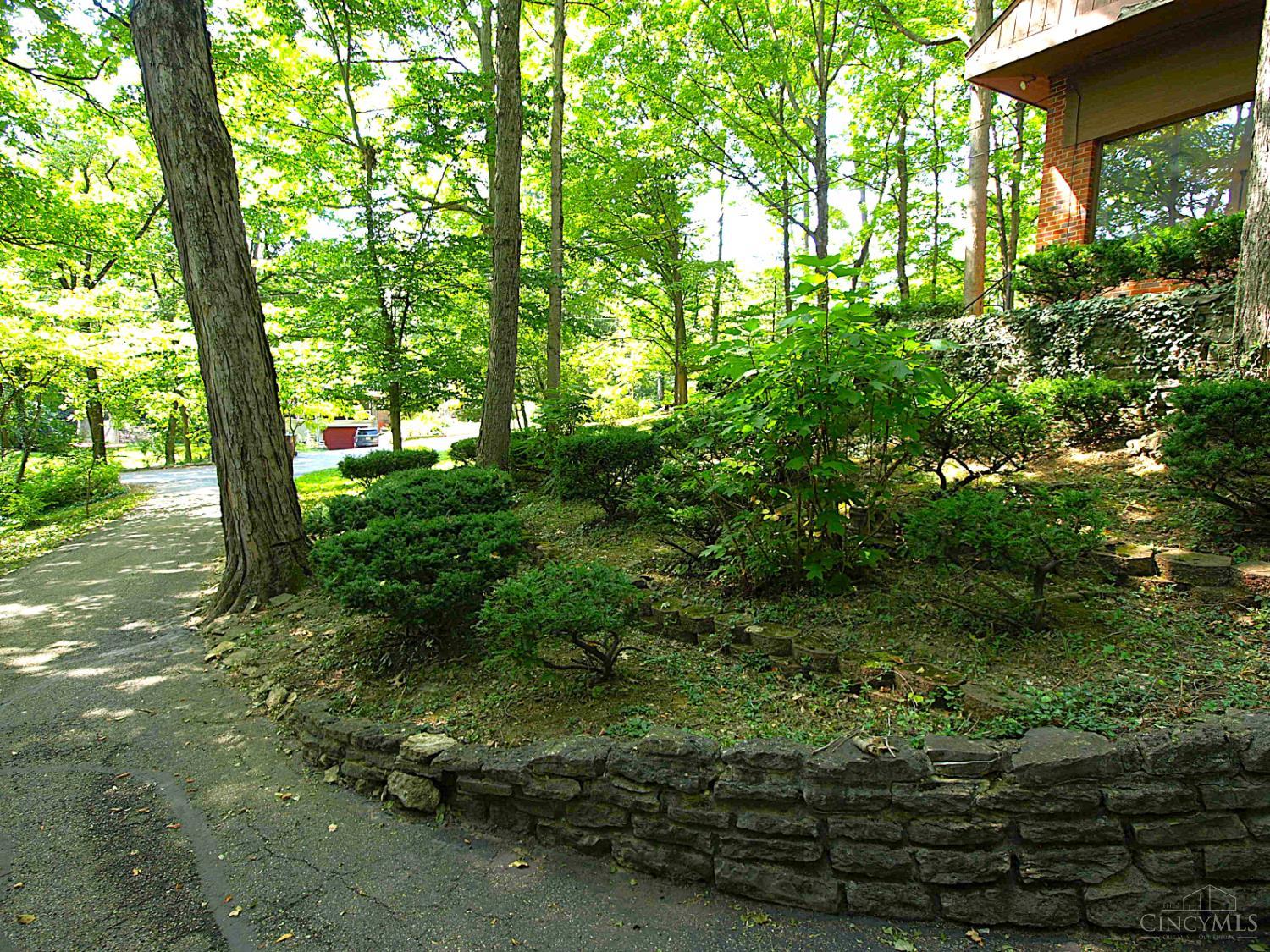 9460 Maple Knoll Drive, Colerain Twp, OH, 45251 — photo 3