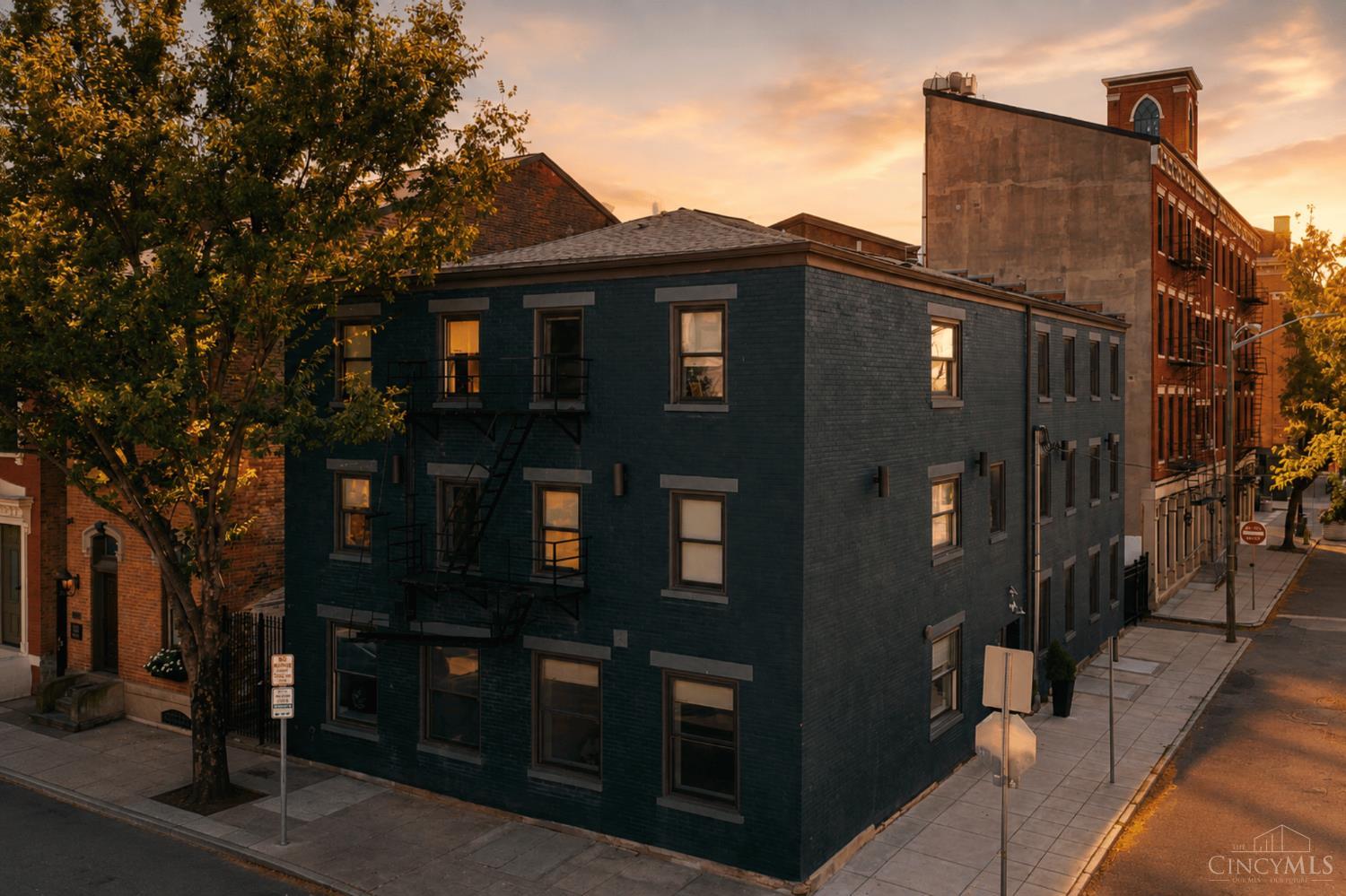 15 W Fifteenth Street Unit: B3