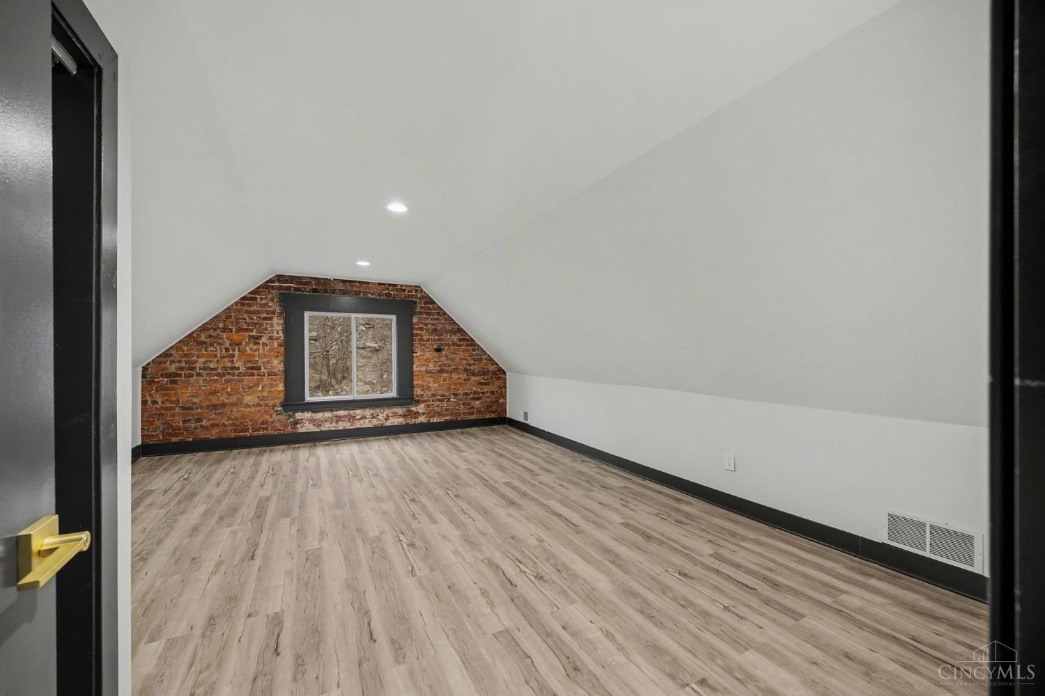112 Valencia Street, Cincinnati, OH, 45219 — photo 23