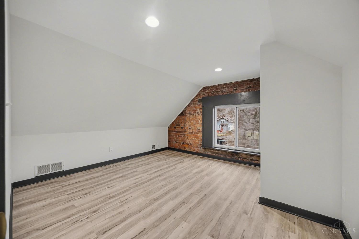 112 Valencia Street, Cincinnati, OH, 45219 — photo 19