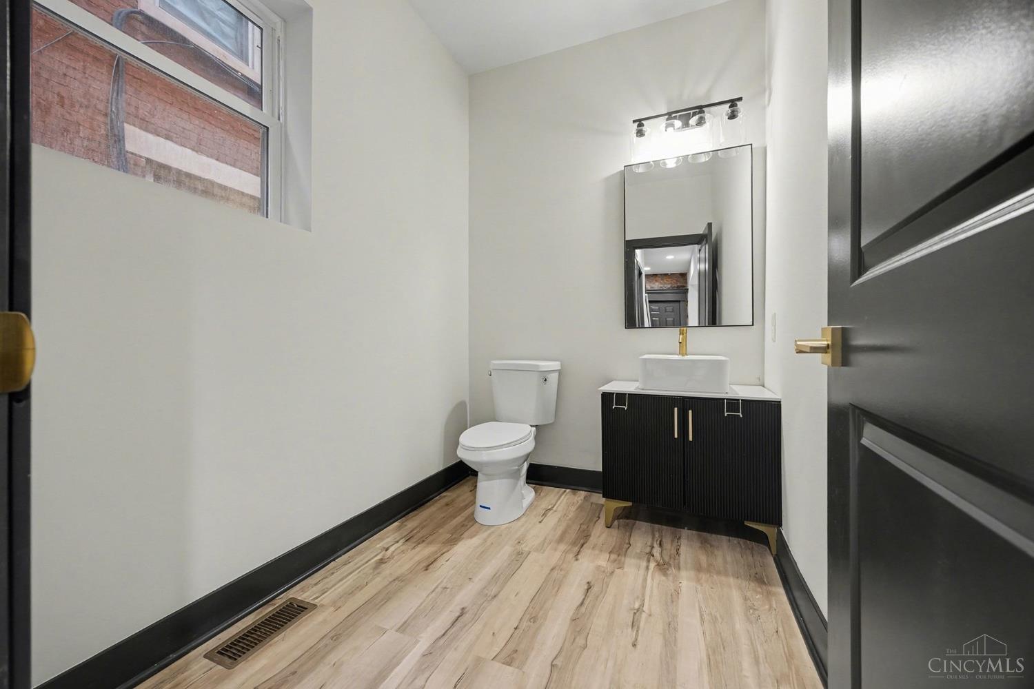 112 Valencia Street, Cincinnati, OH, 45219 — photo 10