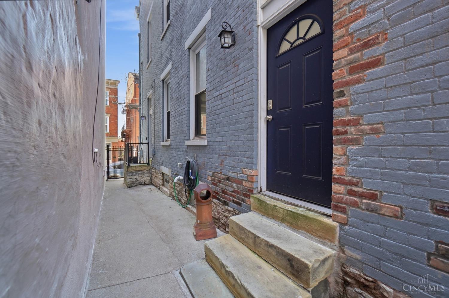 558 Milton Street, Cincinnati, OH, 45202 — photo 6