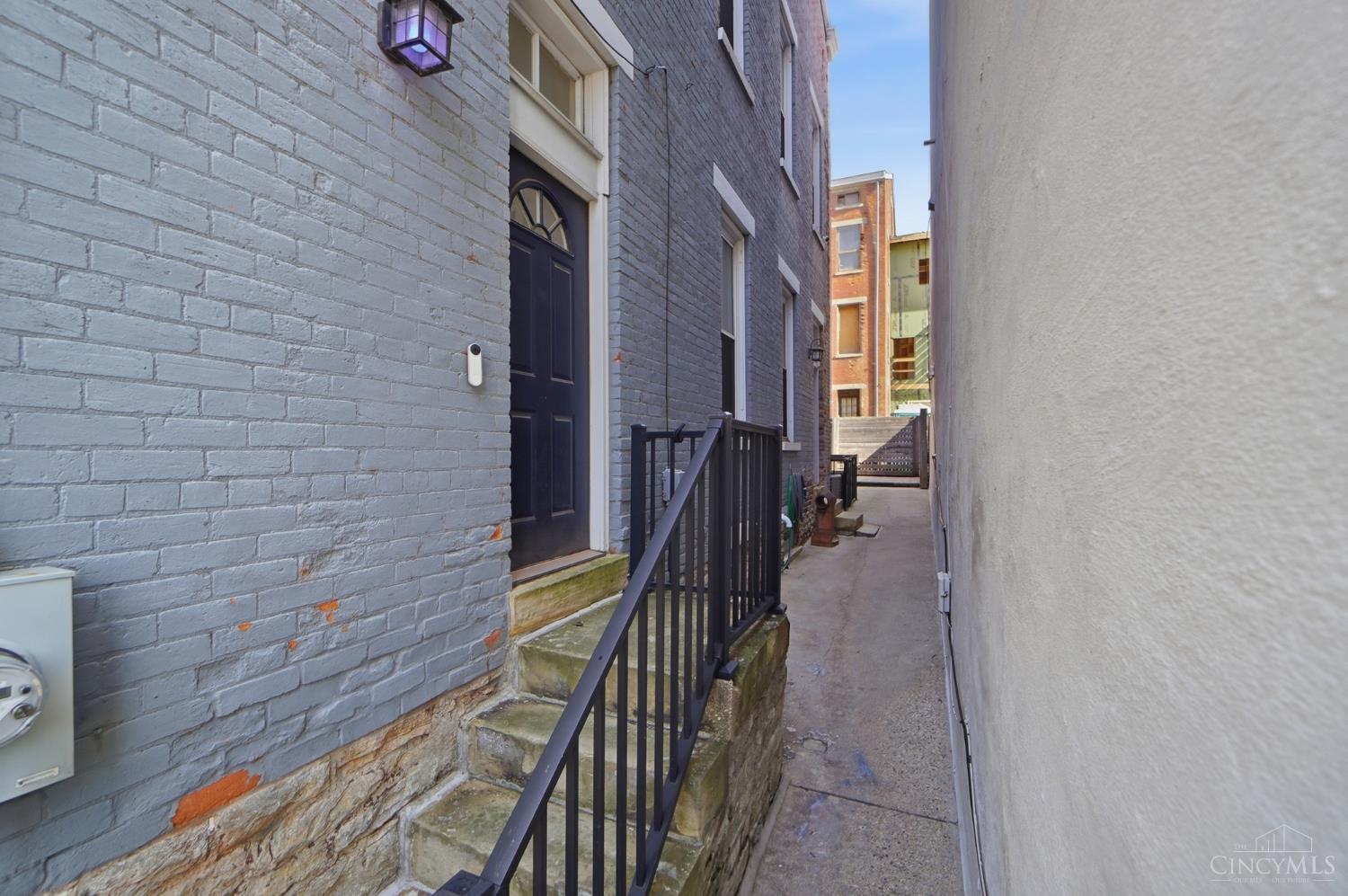 558 Milton Street, Cincinnati, OH, 45202 — photo 5
