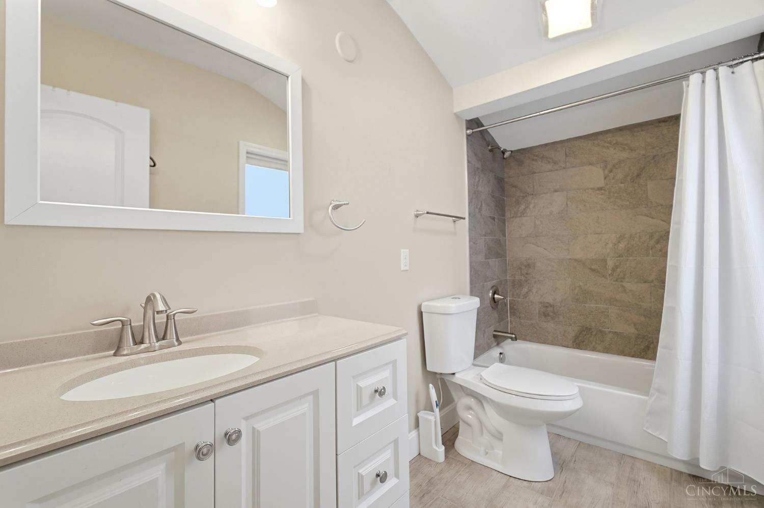 558 Milton Street, Cincinnati, OH, 45202 — photo 37