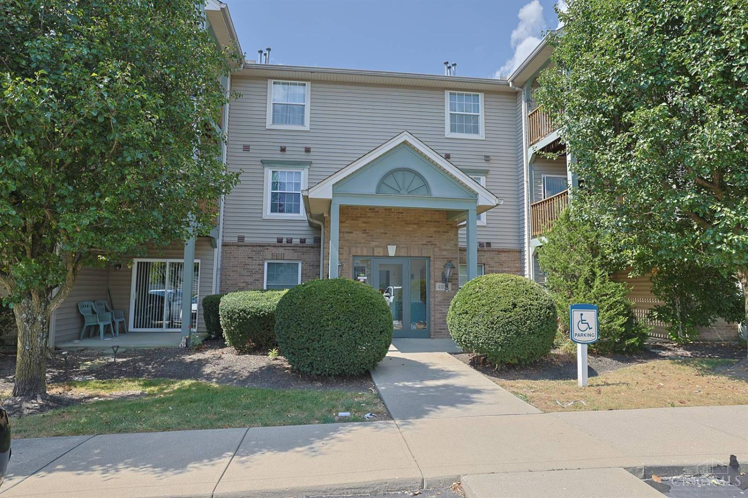 4921 N Arbor Woods