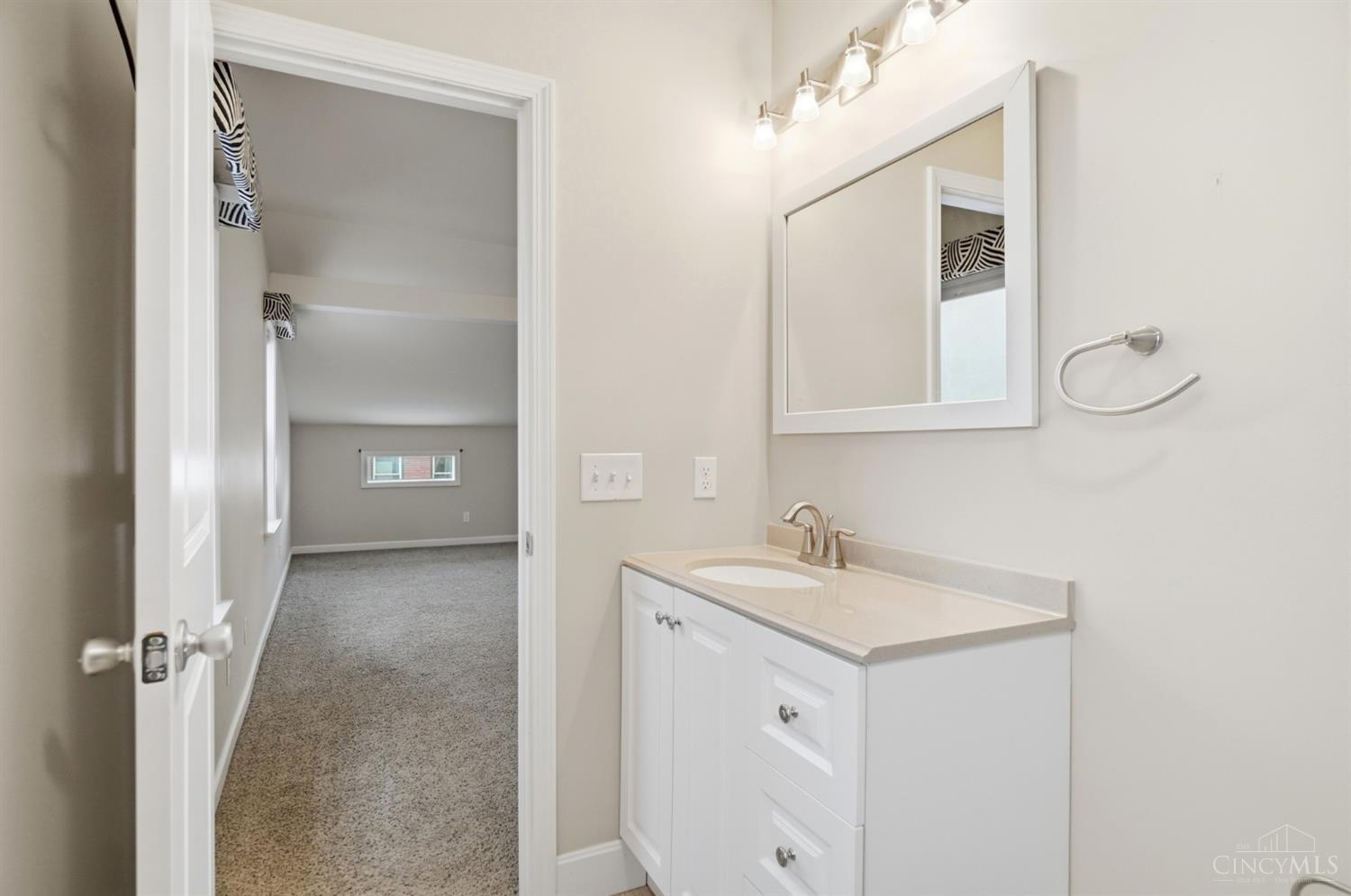558 Milton Street, Cincinnati, OH, 45202 — photo 38