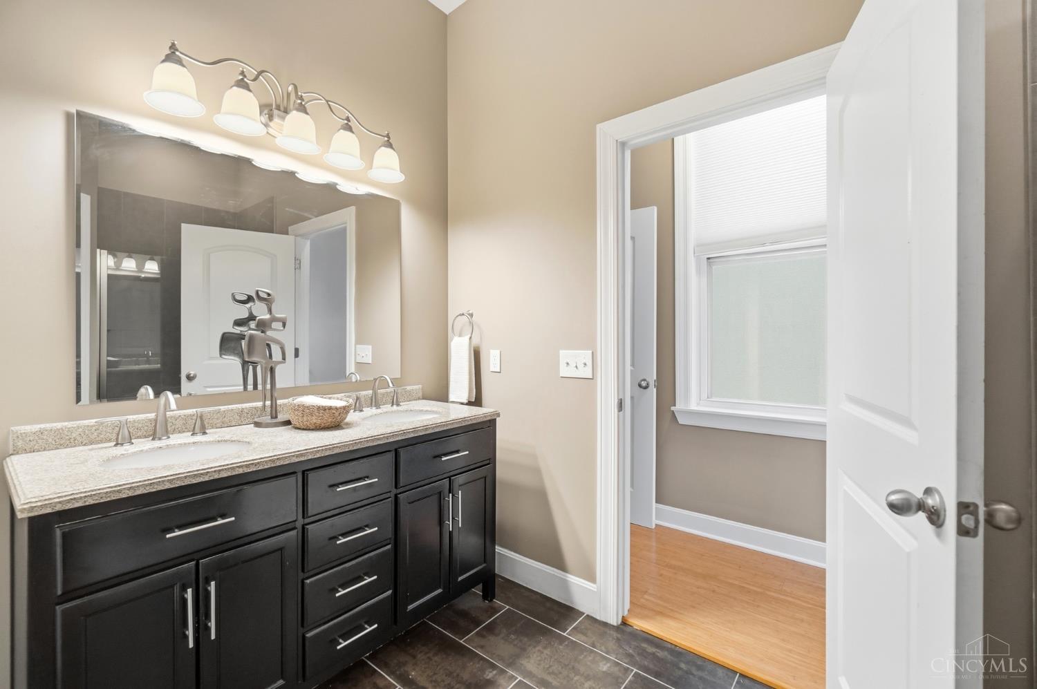 558 Milton Street, Cincinnati, OH, 45202 — photo 23