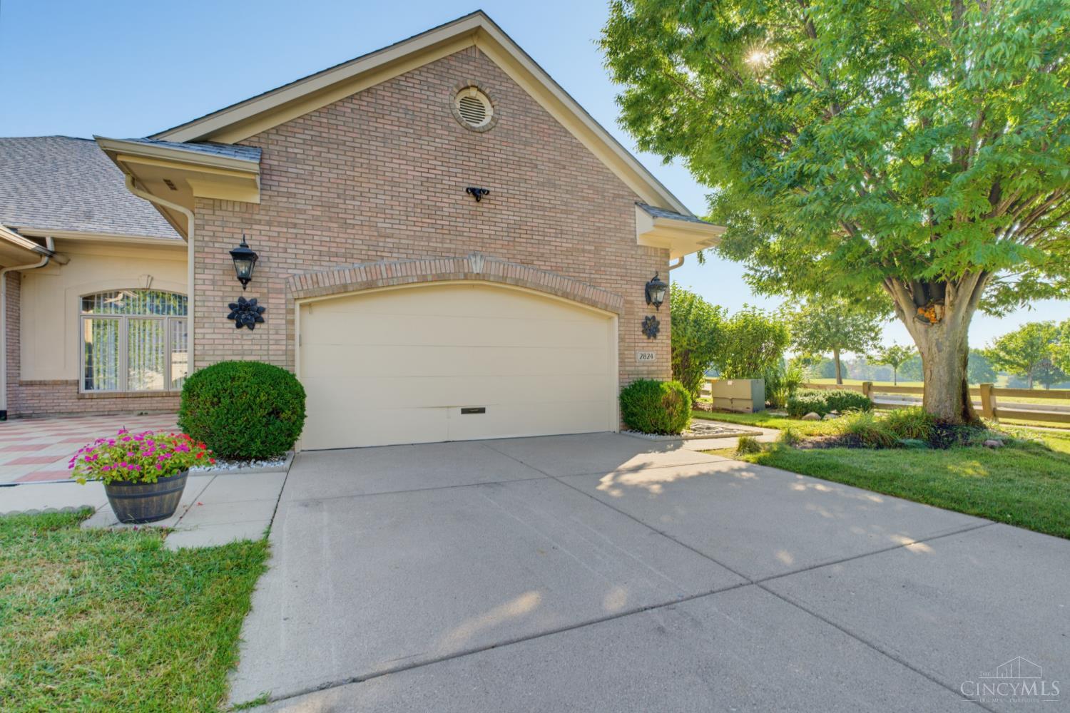 Photo 4 of Single family home for sale at 2824 Legend Fls Ct, Beavercreek Twp, OH 45431 | MLS# 1892828 | Listing updated on 2026-09-05