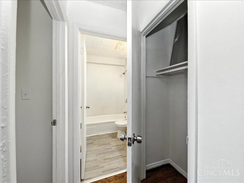 1044 Rosemont Avenue, Cincinnati, OH, 45205 — photo 24