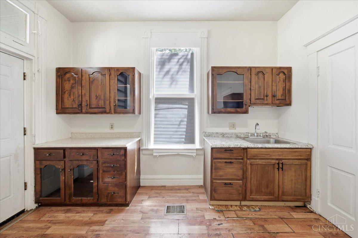 1044 Rosemont Avenue, Cincinnati, OH, 45205 — photo 11