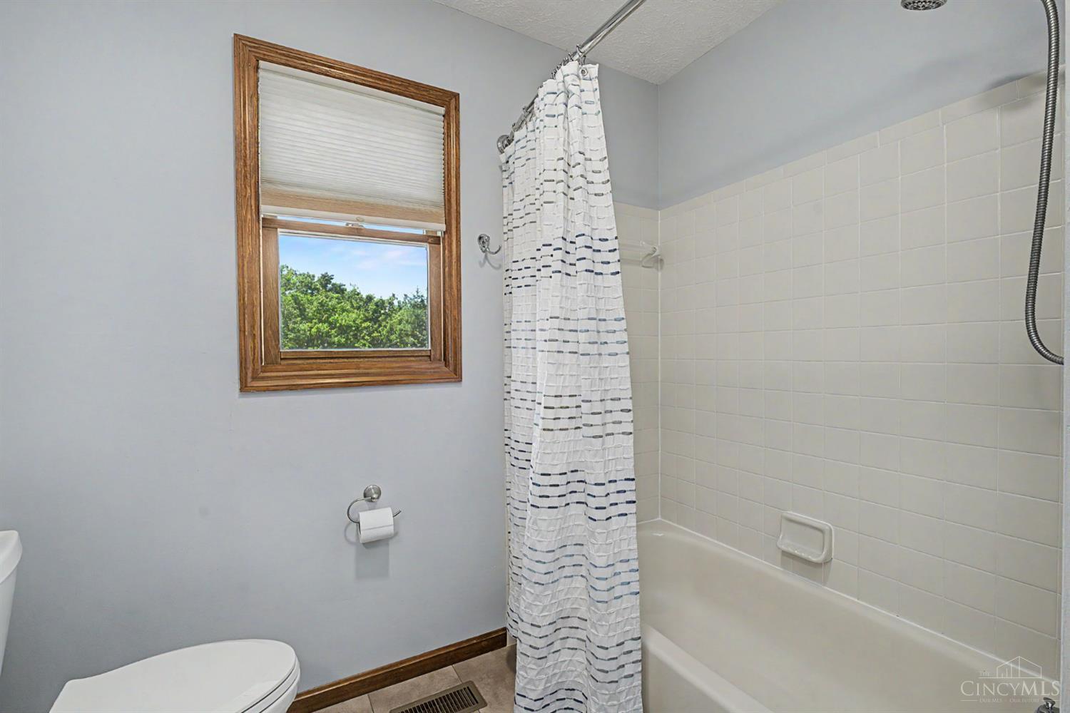 8295 Beckett Station Drive, West Chester, OH, 45069 — photo 33