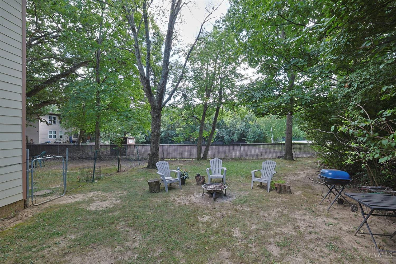 33 Farragut Road, Greenhills, OH, 45218 — photo 24