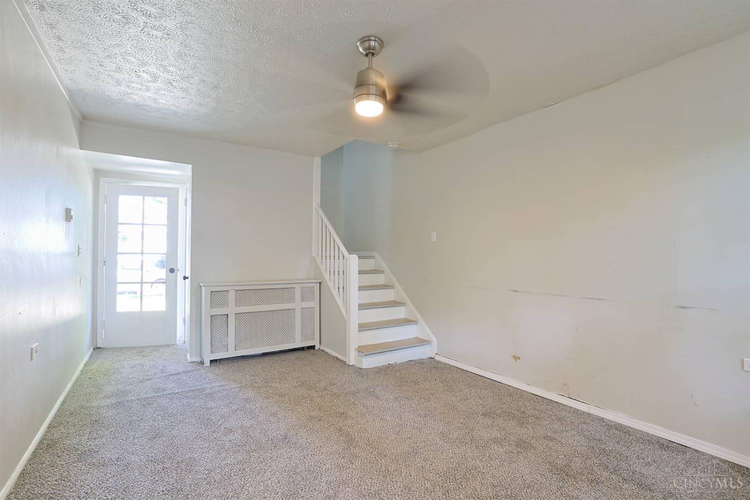 33 Farragut Road, Greenhills, OH, 45218 — photo 13
