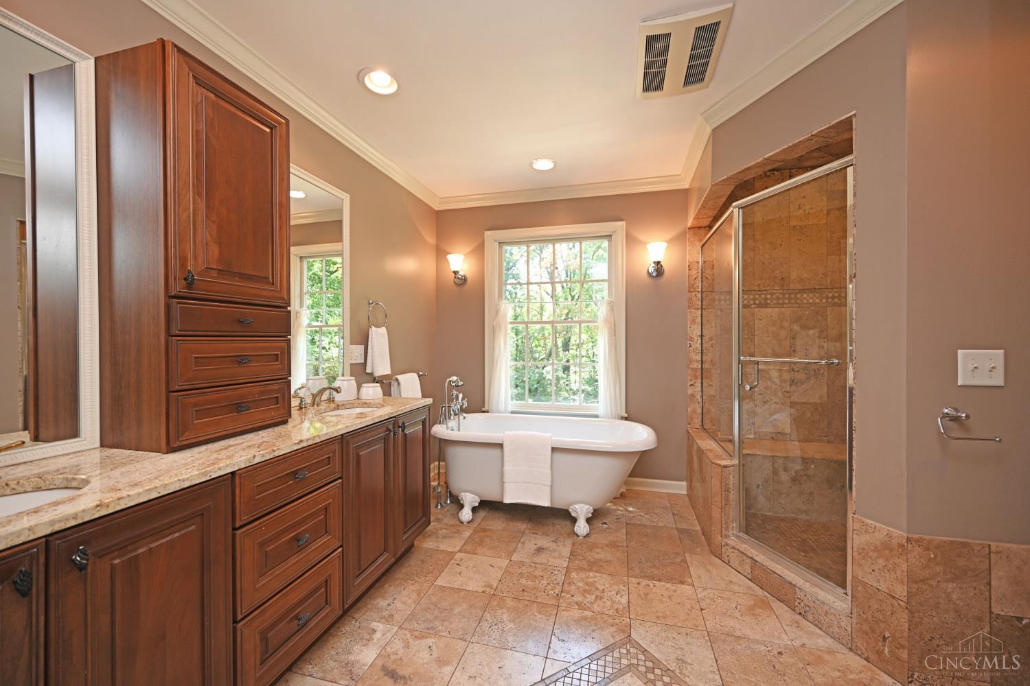 359 Woodknoll Terrace, Wyoming, OH, 45215 — photo 21