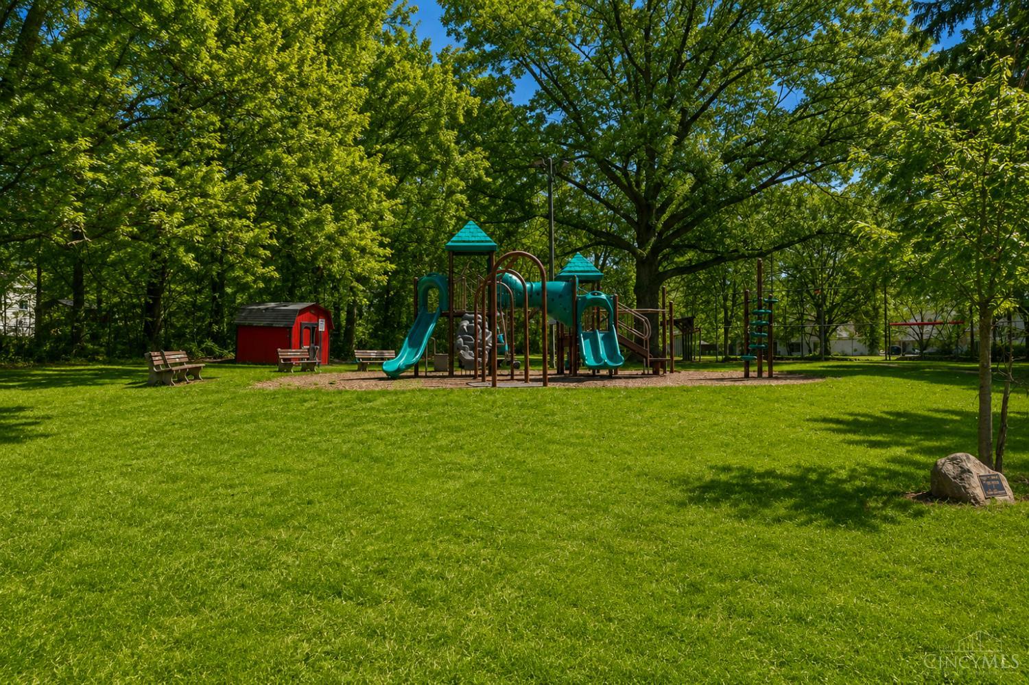 33 Farragut Road, Greenhills, OH, 45218 — photo 36